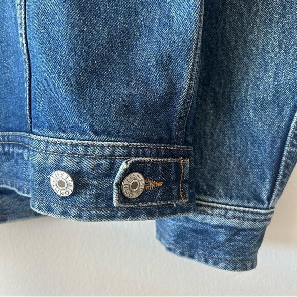 Vintage Tommy Hilfiger Blue Denim Jacket with Red and White Logo - Picture 6 of 16
